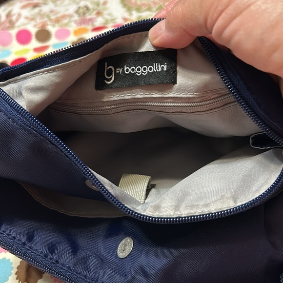 Multi compartment, soft Baggallini Crossbody purse - Picture 4 of 4